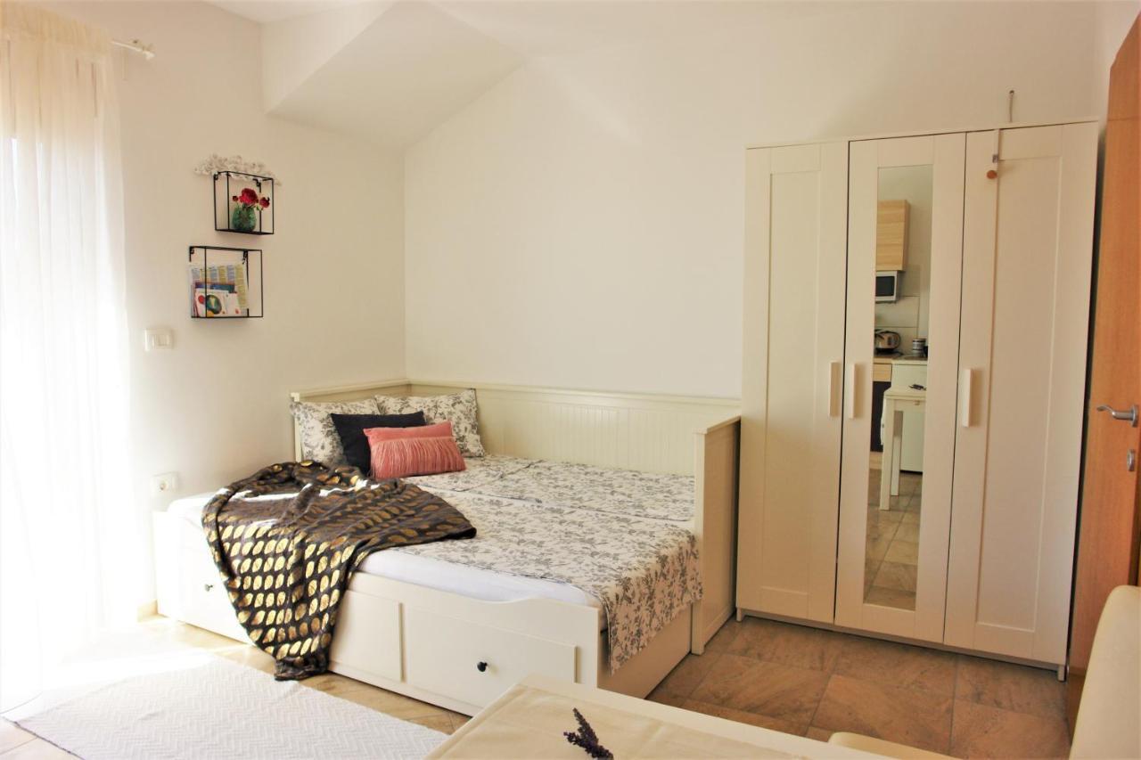 Iva Apartmani Vodice Exteriör bild