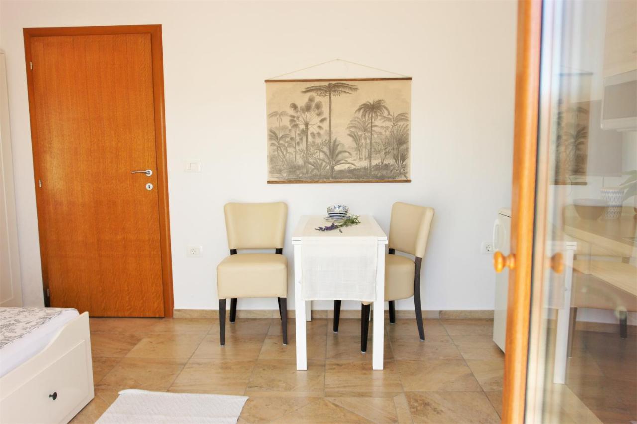 Iva Apartmani Vodice Exteriör bild