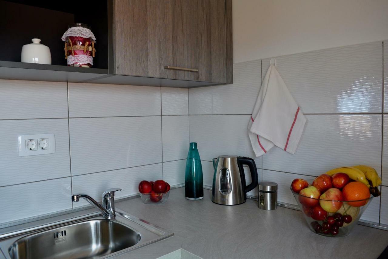 Iva Apartmani Vodice Exteriör bild