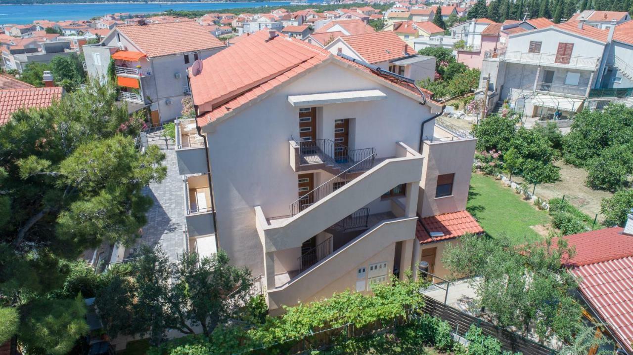 Iva Apartmani Vodice Exteriör bild