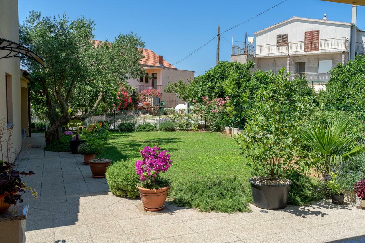 Iva Apartmani Vodice Exteriör bild