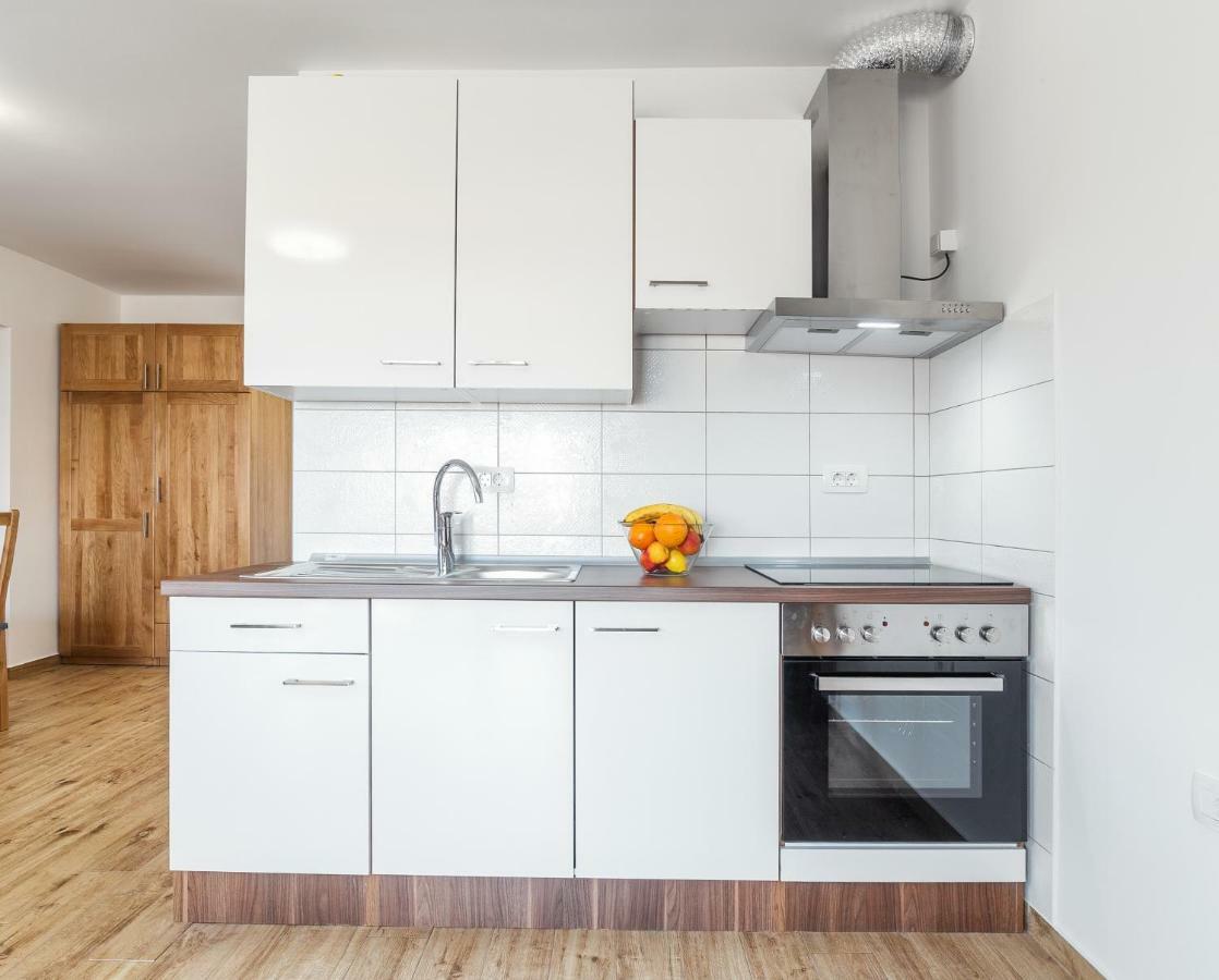 Iva Apartmani Vodice Exteriör bild