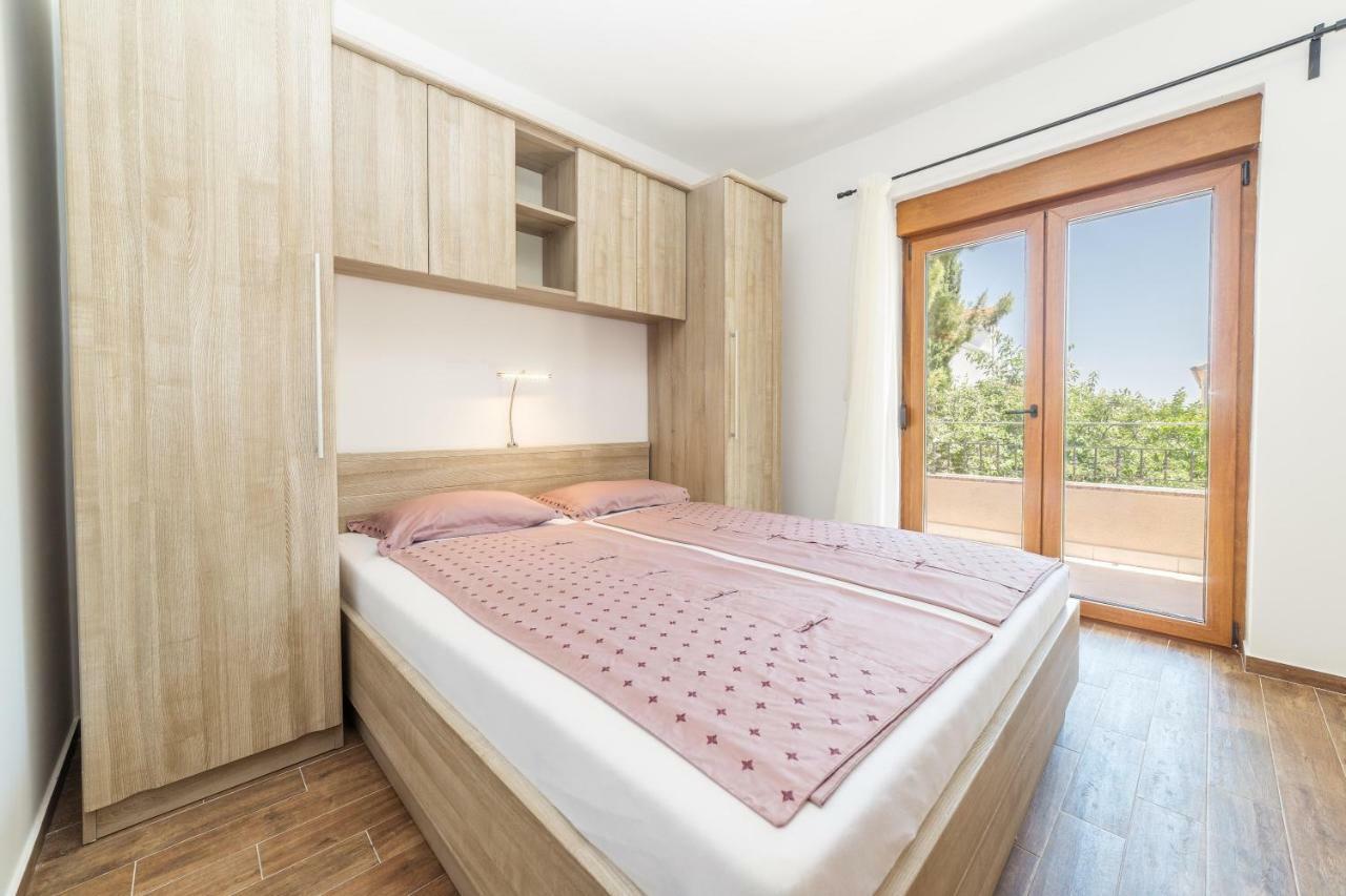 Iva Apartmani Vodice Exteriör bild