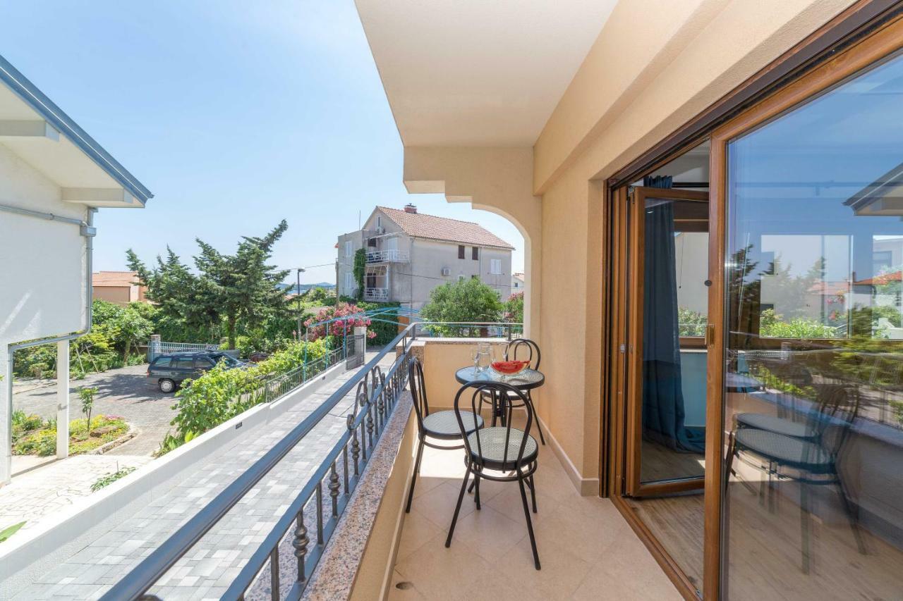 Iva Apartmani Vodice Exteriör bild