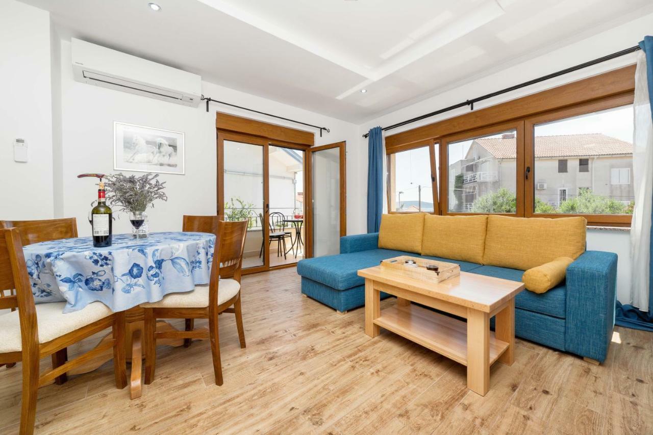 Iva Apartmani Vodice Exteriör bild