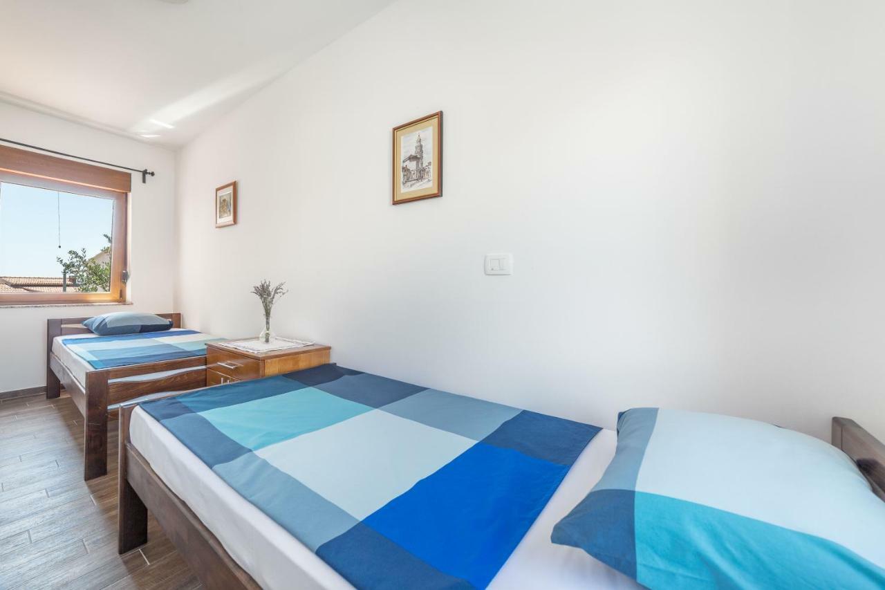 Iva Apartmani Vodice Exteriör bild